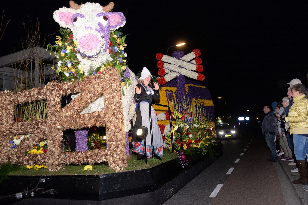 ../Images/Verlicht bloemencorso 2018 067.jpg